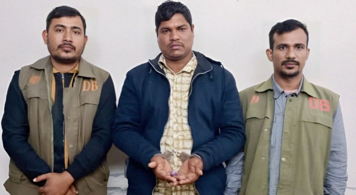 বরগুনার বেতাগীতে ডিবির অভিযানে ইয়াবাসহ গ্রেপ্তার ১