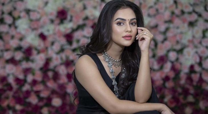 শাহজালাল বিমানবন্দরে অভিনেত্রী নুসরাত ফারিয়া আটক