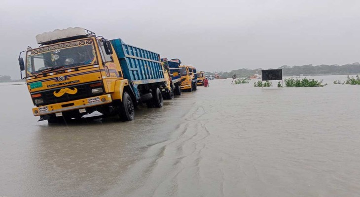 গলাচিপায় যোগাযোগ বন্ধ ডুবে গেছে ফেরিঘাট-লঞ্চঘাট