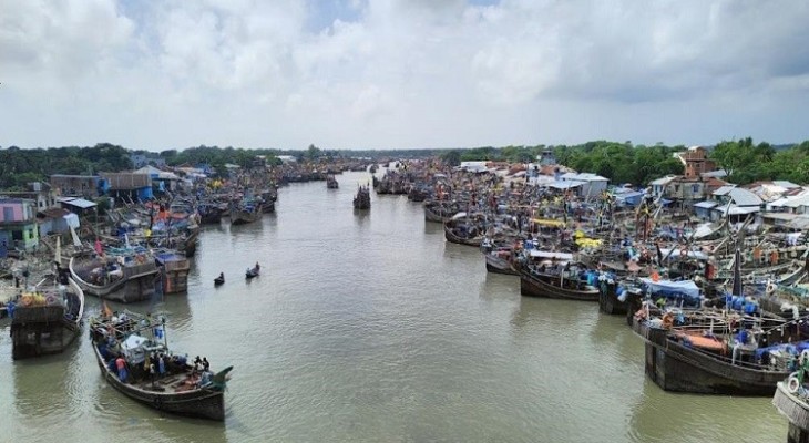 কুয়াকাটা সংলগ্ন বঙ্গোপসাগরে ট্রলার ডুবির দুদিন পর ১৪ জেলেকে উদ্ধার