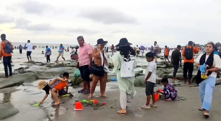 পটুয়াখালী কুয়াকাটার  সৈকতে ভেসে এলো অর্ধগলিত এক ব্যক্তির মরদেহ