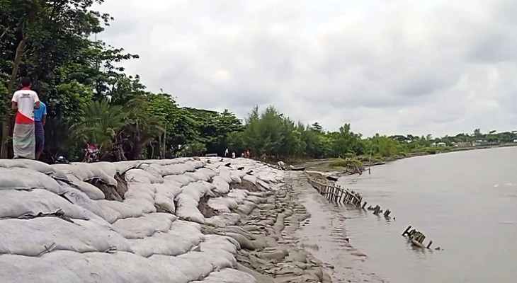 পুন: নির্মান হয়নি সিডরে ক্ষতিগ্রস্ত বেড়ি বাঁধ গুলো