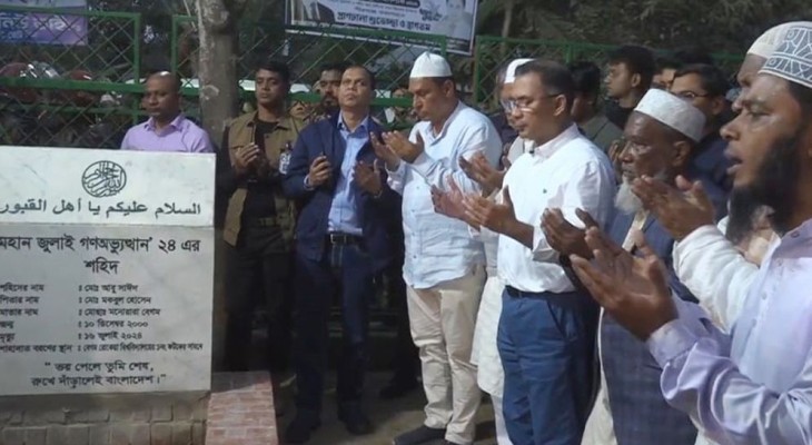 শহীদ আবু সাঈদের কবর জিয়ারত করলেন তারেক রহমান