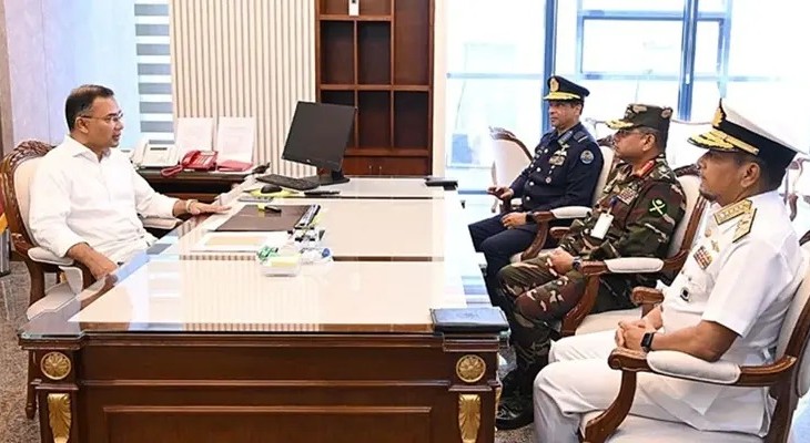 প্রধানমন্ত্রীর সঙ্গে তিন বাহিনী প্রধানের সৌজন্য সাক্ষাৎ