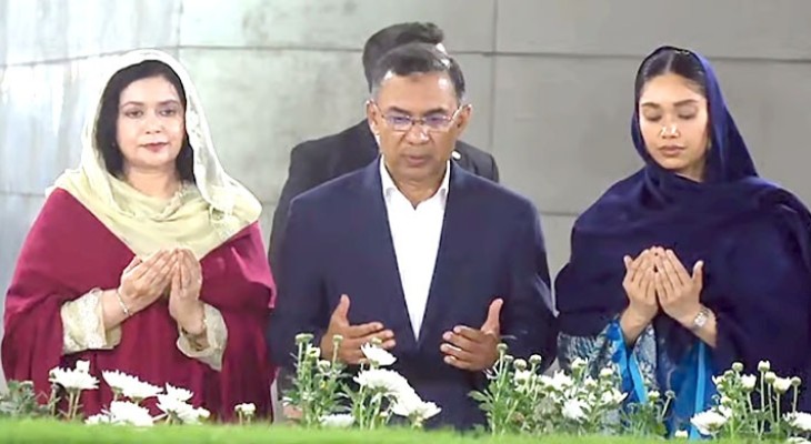 বাবা-মায়ের কবর জিয়ারত করলেন প্রধানমন্ত্রী তারেক রহমান
