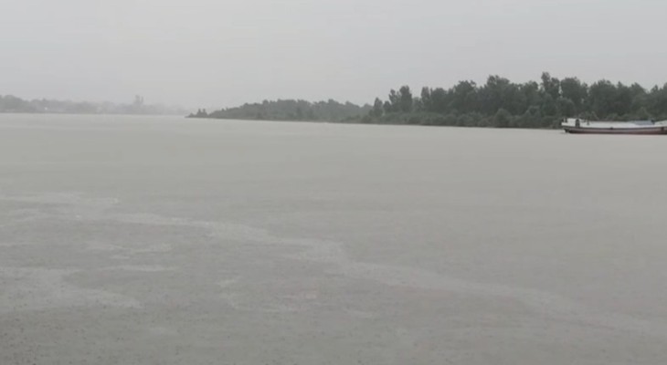 কলাপাড়ায় শহর থেকে গ্রামাঞ্চলের পানি জমে সৃষ্টি হয়েছে জলাবদ্ধতা