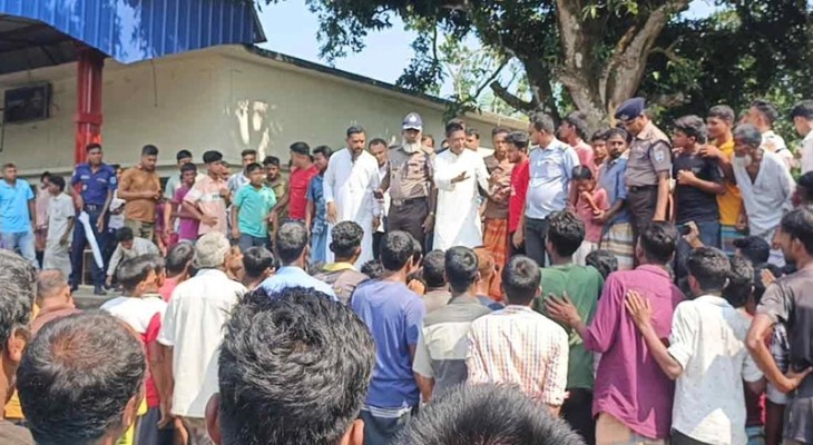 ৪ ঘণ্টা ট্রেন চলাচল বন্ধ, আশ্বাসে অবরোধ তুলে নিলেন এলাকাবাসী
