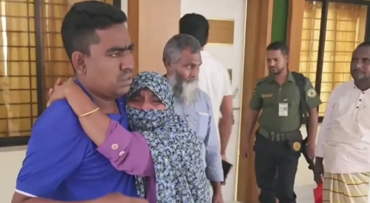 পাবনার সাঁথিয়ায় ম্যাজিস্ট্রেটের মধ্যস্থতায় ছেলের ঘরে ফিরলেন মা